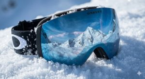 「視界」は命だ。ホワイトアウトを制する Oakley Flight Deck L の真価